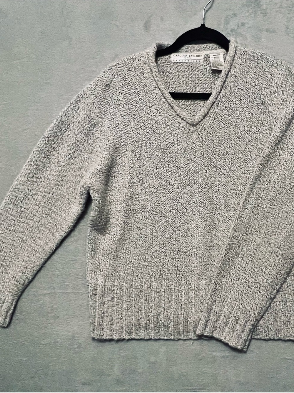 Carolyn Taylor Women's V-Neck Sweater in Light Gray